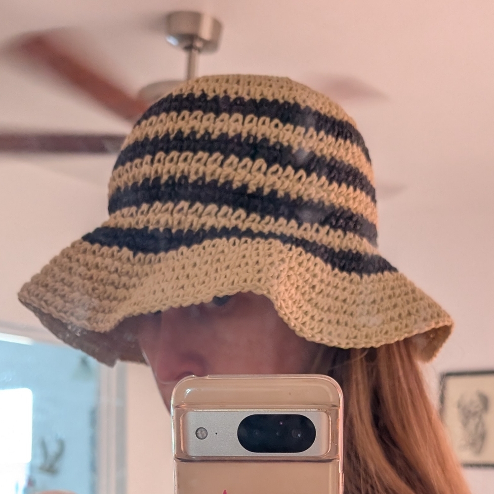 GAP Tan and Black Striped Women's Hat